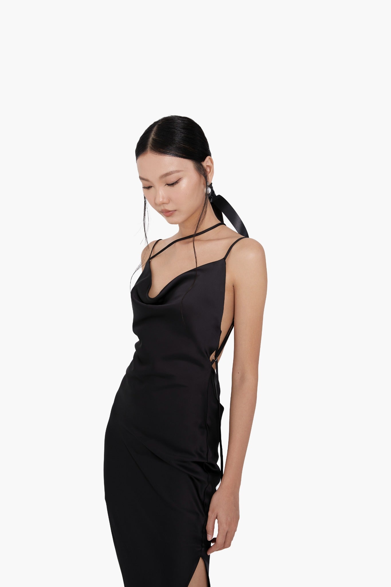 LONG SLEEVELESS DRESS IN WASHED SATIN