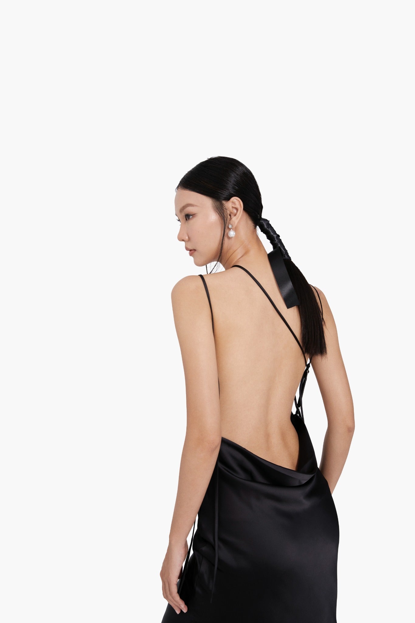 LONG SLEEVELESS DRESS IN WASHED SATIN